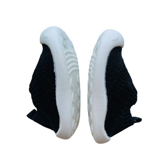 2 Tiny Feet Knitted Breathable Non-Slip Shoes Black Size 5-5.5 (13-18 months) - Picture 6 of 10